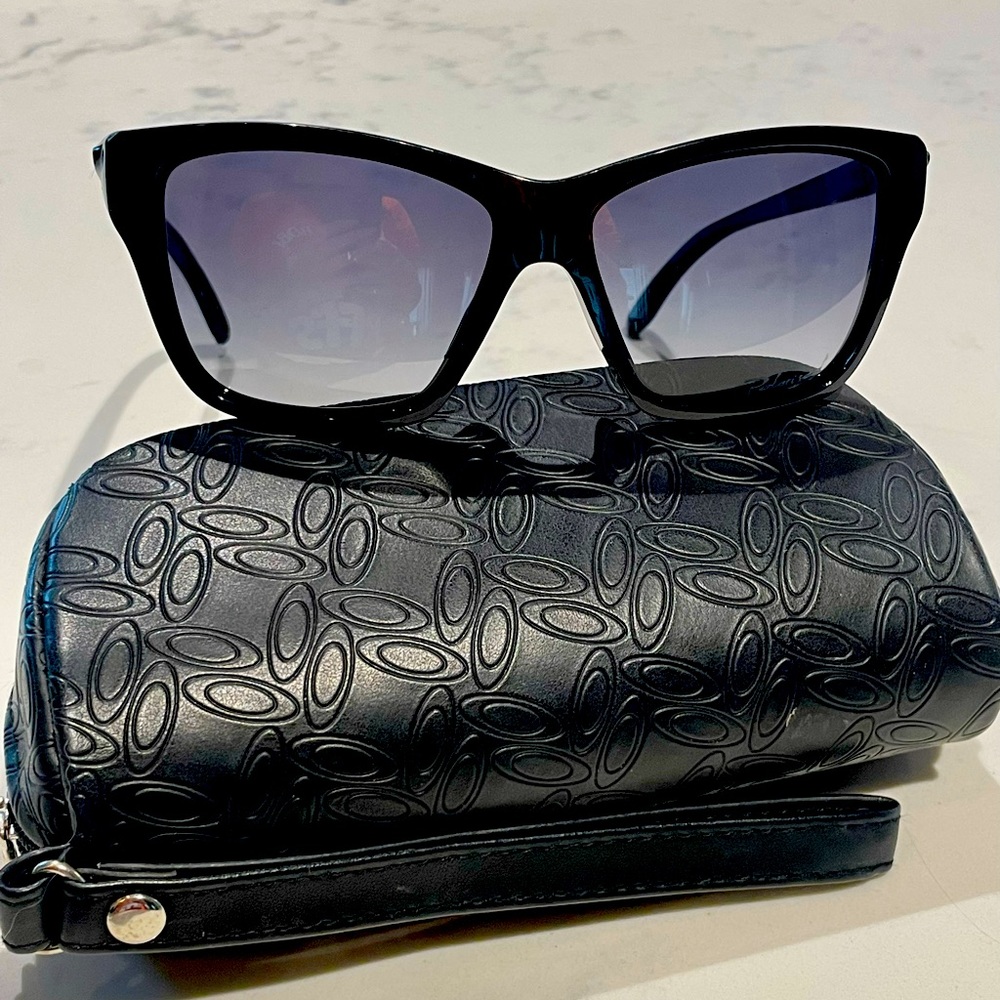 Oakley Hold On Women’s cat eye Polarized Sunglasses